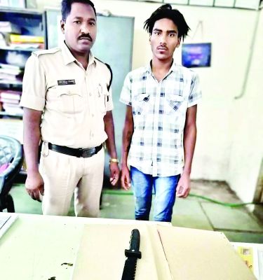 रायपुर में बीआरटी बस स्टैंड के पास लहराया चाकू, बदमाश गिरफ्तार 