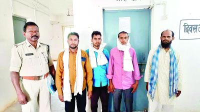 दफ्तर में पटवारी के साथ मारपीट, 4 ग्रामीण गिरफ्तार 