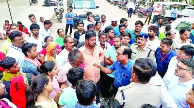 श्री शंकराचार्य अस्पताल में मरीज की मौत पर परिजनों का हंगामा