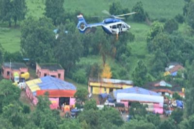 मुख्यमंत्री श्री विष्णु देव साय ने भोरमदेव में कावड़ियों पर की पुष्प वर्षा......