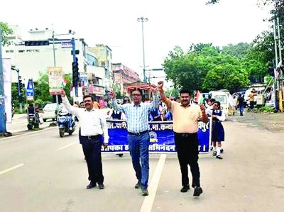 स्वतंत्रता दिवस की पूर्व संध्या पर स्कूली बच्चों ने निकाली तिरंगा रैली, दिखाया देश प्रेम का जज्बा