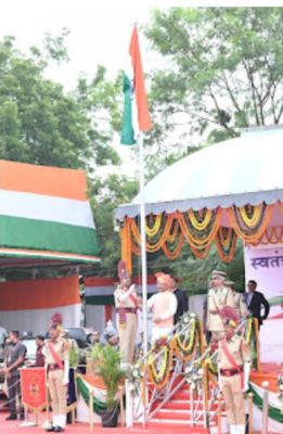 मुख्यमंत्री श्री विष्णु देव साय ने आज 78वें स्वतंत्रता दिवस के मौक़े पर राजधानी रायपुर के पुलिस परेड ग्राउंड में आयोजित मुख्य समारोह में ध्वजारोहण किया