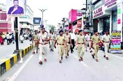 गणेशोत्सव विसर्जन एवं ईद पर्व के मद्देनजर रायपुर पुलिस का फ्लैग मार्च 