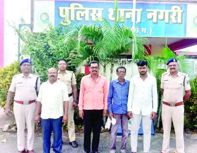 जुआरियों के ठिकानों में पुलिस की रेड, कई गिरफ्तार