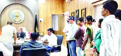 अपर कलेक्टर ने सुनी ग्रामीणों की समस्याएं, शीघ्र समाधान का दिया भरोसा 