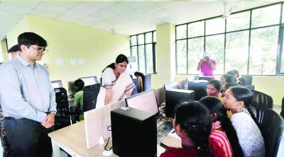 केंद्रीय मंत्री अनुप्रिया पटेल ने बीजापुर में NEET-CGPSC की तैयारी कर रहे युवाओं से चर्चा की
