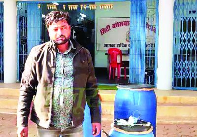 ड्रम से 8 लाख का गांजा जब्त, पिकअप सवार तस्कर गिरफ्तार
