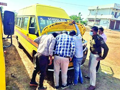 स्कूली बसों की चेकिंग, 23 ड्राईवरों पर चलानी कार्रवाई 