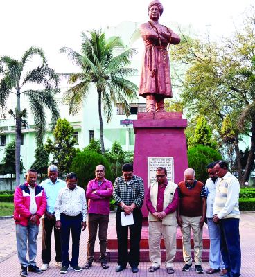 वीर शहीदों को छत्तीसगढ़ विश्वविद्यालयीन पेंशनर्स कल्याण समिति ने दी श्रधांजली- प्रदीप मिश्र
