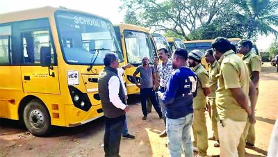 54 स्कूल बसों और ड्राइवरों की हुई जांच