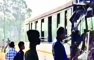 कोंडागांव में स्कूल बस हादसे का शिकार, शिक्षक समेत 2 की मौत