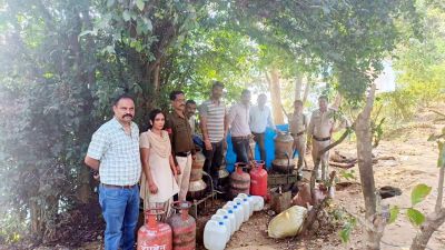 गरियाबंद के जंगल में शराब भट्टी का भंडाफोड़