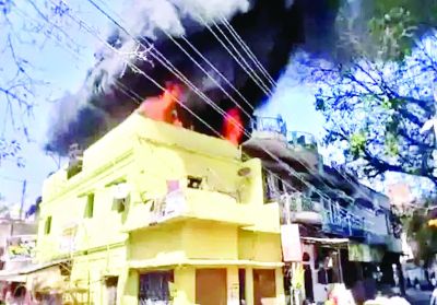 फूल व्यापारी के घर लगी भीषण आग, सामान जलकर राख 