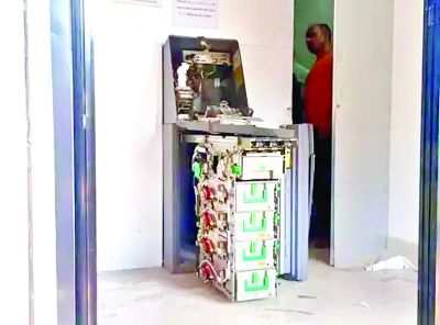 ATM में अज्ञात बदमाशों ने किया तोड़फोड़, मामलें में जांच जारी 