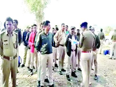 पुलिस अधिकारी ने सरपंच प्रत्याशी का शराब पिया, सस्पेंड