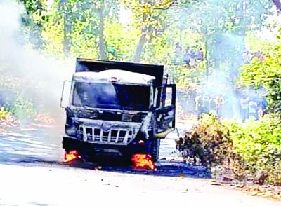 गिट्टी लोड ट्रक जलकर खाक, बलरामपुर में हुई ये घटना 