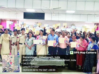 विद्यार्थियों ने नुक्कड़ नाटक की प्रस्तुति और अंतर्राष्ट्रीय महिला दिवस पर महाविद्यालय ने किया विभागों में कार्यरत महिला कर्मचारियों का सम्मान दिया शुभकामनाएं
