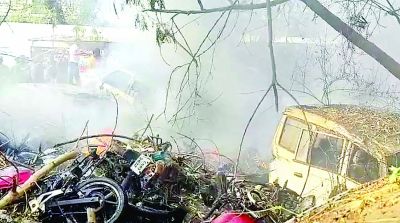 कई गाड़ियां जलकर राख, थाना परिसर में आगजनी की घटना 