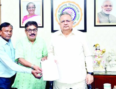 सातवें वेतन मान के आधार पर पेंशन लेने हेतु पूर्व मुख्य मंत्री और विधान सभा अध्यक्ष डा रमन सिंह जी से लगाई गुहार - प्रदीप मिश्र