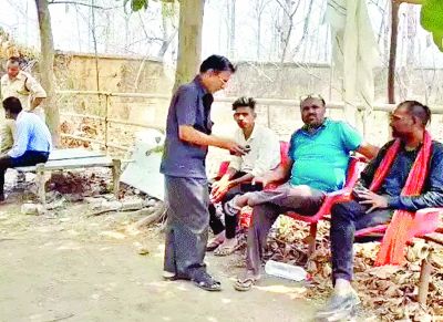 वीडियो कॉल में बात करने के बाद फंदे पर लटकी युवती, परिजन सदमें में 