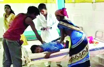 छिपकली गिरने से मध्यान्ह भोजन हुआ जहरीला, 50 से अधिक बच्चों की बिगड़ी तबीयत 