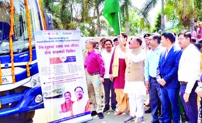मुख्यमंत्री विष्णुदेव साय ने कैंसर डिटेक्शन वैन को हरी झंडी दिखाकर किया रवाना 