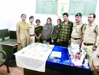 सराफा दुकानों से लाखों के गहने पार, शातिर चोर गिरोह पकड़ाया 
