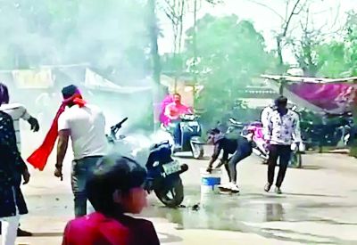 मंदिर जाते समय बाइक में लगी आग, काबू 