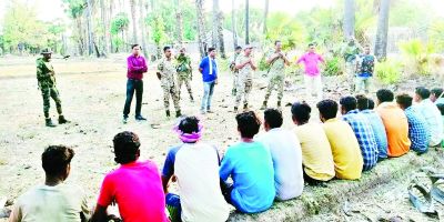 करीगुंडम में प्रशासन की पहल से बहाल हुई शांति व्यवस्था, पुलिस ने ग्रामीणों को दी समझाइश 