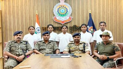 नारायणपुर में 5 नक्सलियों ने किया सरेंडर, जवानों ने आईईडी विस्फोट करने वाले 3 नक्सलियों को पकड़ा 
