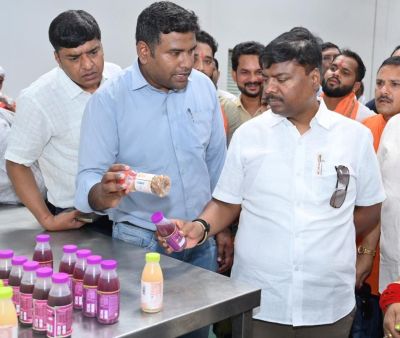 दुर्ग जिला के जामगांव (एम) में 110 एकड़ में स्थापित हो रही प्रसंस्करण ईकाई को देखने पहुंचे वनमंत्री कश्यप 