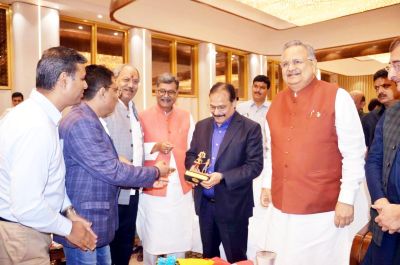 रायपुर में "The Renaissance Man" डॉक्युमेंट्री की विशेष स्क्रीनिंग