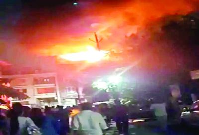 पंडरी कपड़ा मार्केट की दुकान में लगी भीषण आग, मची अफरा-तफरी 