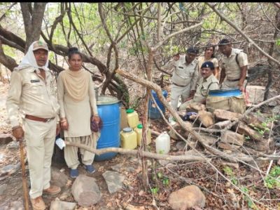 आबकारी टीम की अवैध महुआ शराब पर रोक लगाने हेतु बड़ी कार्यवाही