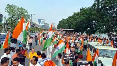 तेलीबांधा से ऑपरेशन सिंदूर की सफलता पर निकाली गई तिरंगा यात्रा