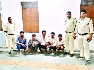 मटन मार्केट में मारपीट, 5 युवक गिरफ्तार 