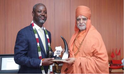 युगांडा की संसद में माधव स्वामी का अभिनंदन