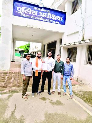 गौमाता को रौंदने वाले वाहन चालक पर शिव सेना ने अपराध दर्ज कराया