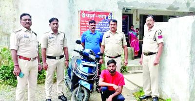 स्कूटी बेचने ग्राहक तलाश रहा था चोर, रंगे हाथों पकड़ा गया 