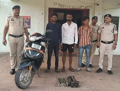 बिलासा इंजीनियरिंग गैराज से चोरी का पर्दाफाश, तीन आरोपी गिरफ्तार