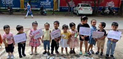 बच्चों ने चलाया ट्रैफिक जागरूकता अभियान, वाहन चालकों को दी नियम पालन की सीख