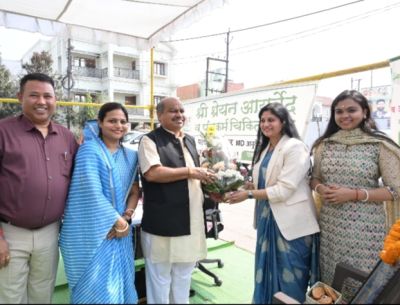 पुरंदर मिश्रा ने दीप प्रज्वलित कर किया निःशुल्क आयुर्वेदिक स्वास्थ्य शिविर का शुभारंभ...