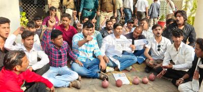 सोना और गुल्लक लेकर NSUI ने किया माशिमं कार्यालय का घेराव...