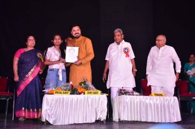 रायपुर के रंग मंदिर में डागा कन्या महाविद्यालय का वार्षिकोत्सव संपन्न: विधायक अनुज शर्मा ने की शिरकत