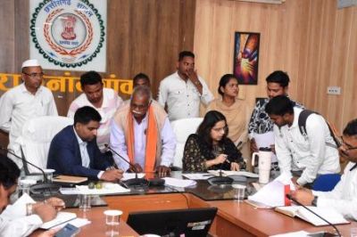 कलेक्टर ने जनदर्शन में गंभीरता से सुनी नागरिकों की समस्याएं...