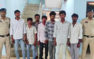 बलवा तथा हत्या की घटना को अंजाम देने वाले 07 आरोपी तथा विधि के साथ संघर्षरत 01 बालक सहित कुल 08 गिरफ्तार...