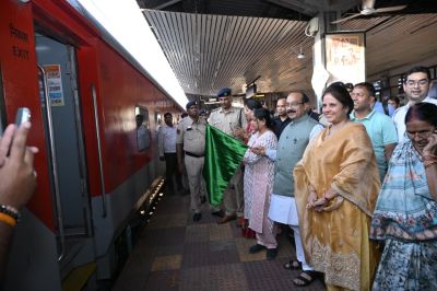  रायपुर नगर पालिक निगम सहित विभिन्न नगरीय निकायों की 15 -15 महिलाएं अमृत मित्र महोत्सव में सम्मिलित होंगी...