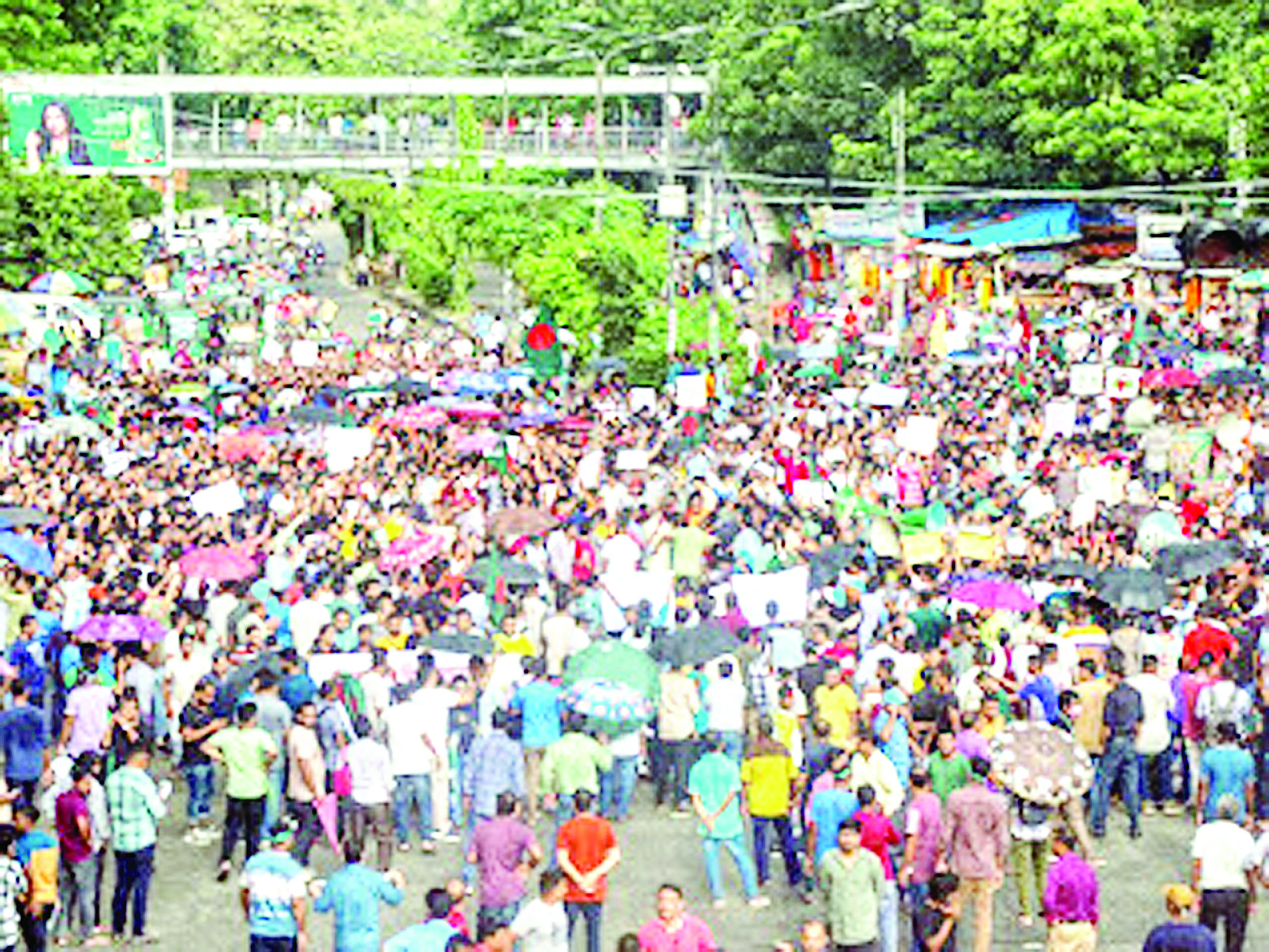 भगवामय हुईं बांग्लादेश की सड़कें, हिंदुओं ने खोला नई सरकार के खिलाफ मोर्चा; दे दिया अल्टीमेटम