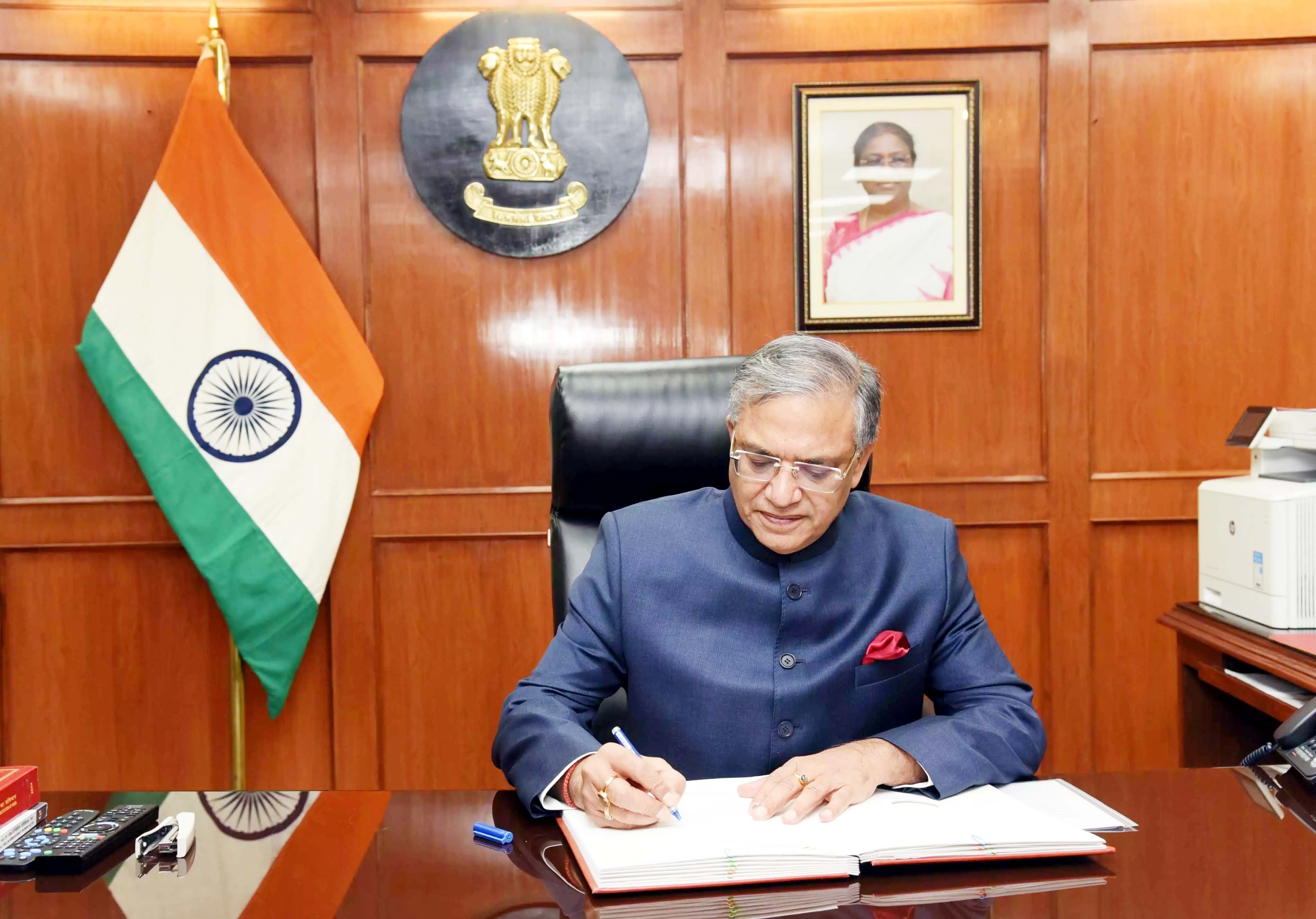 नवनियुक्त मुख्य चुनाव आयुक्त ज्ञानेश कुमार ने कार्यभार संभाला, जानें IAS के बारे में सब कुछ