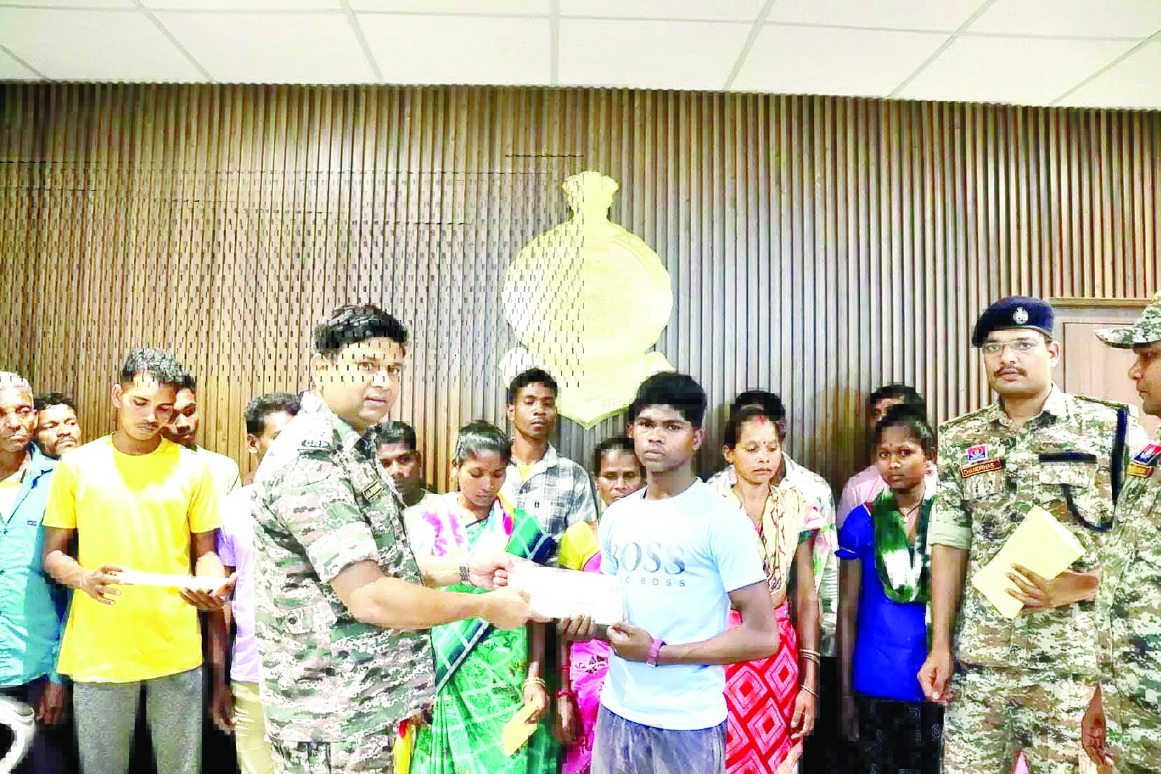 छत्तीसगढ़ सरकार हथियार के साथ सरेंडर करने वाले नक्सलियों को देगी लाखों रूपए 